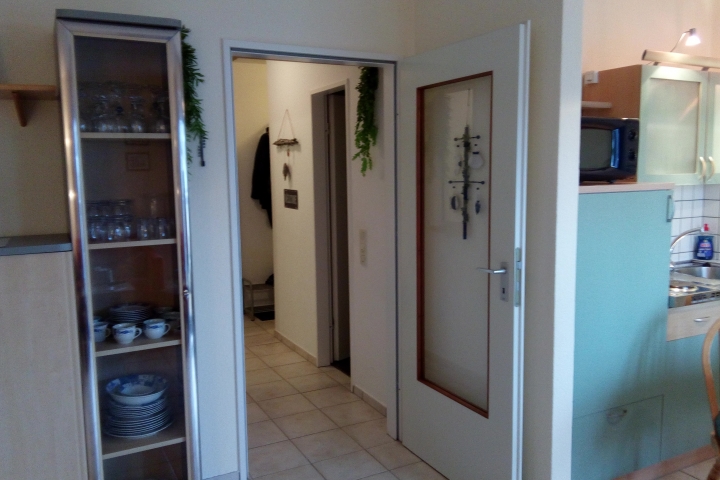 Blick zum Flur und zur Pantry-Küche