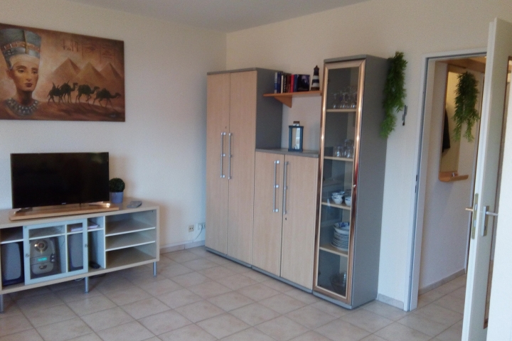 Wohnzimmerschrank