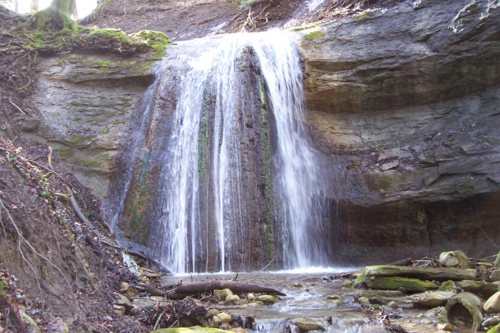 Großer Wasserfall in unmittelbarer Nähe, fünf Gehminuten