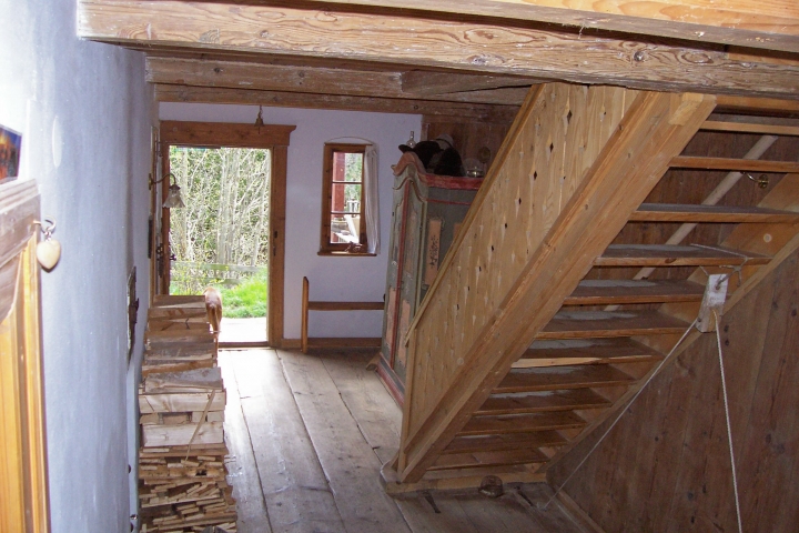Hausflur mit Eingangstüre