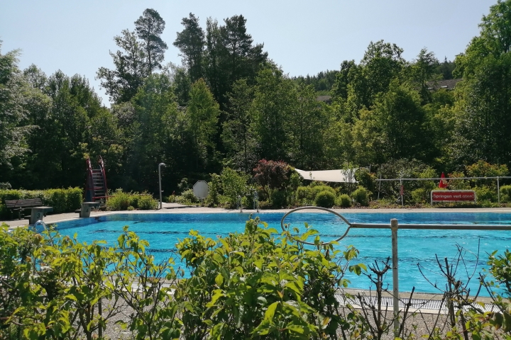 beheiztes Freibad nur 300m entfernt.