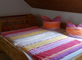 3 Doppelzimmer inkl. Bettwäsche (Kinderbett vorhanden)