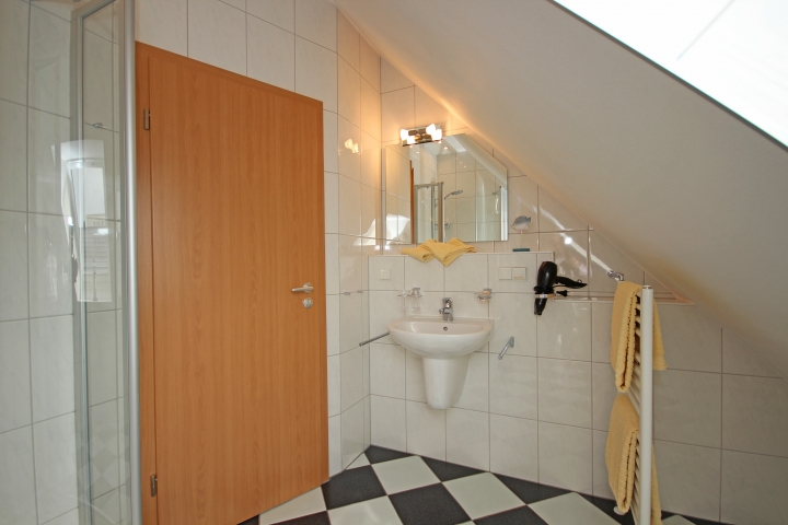 Duschbad im Dachgeschoss
