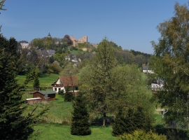 Blick auf Schloßruine und Sonnenhaus