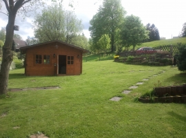 Garten mit Gartenhaus