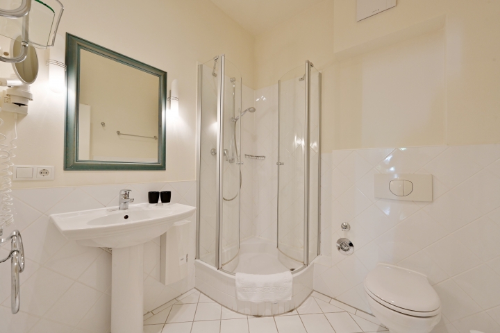 Badezimmer mit Dusche