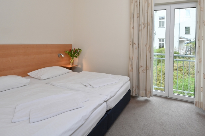 Schlafzimmer mit Doppelbett 180 cm * 200 cm