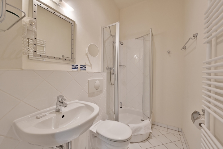 Badezimmer mit Dusche
