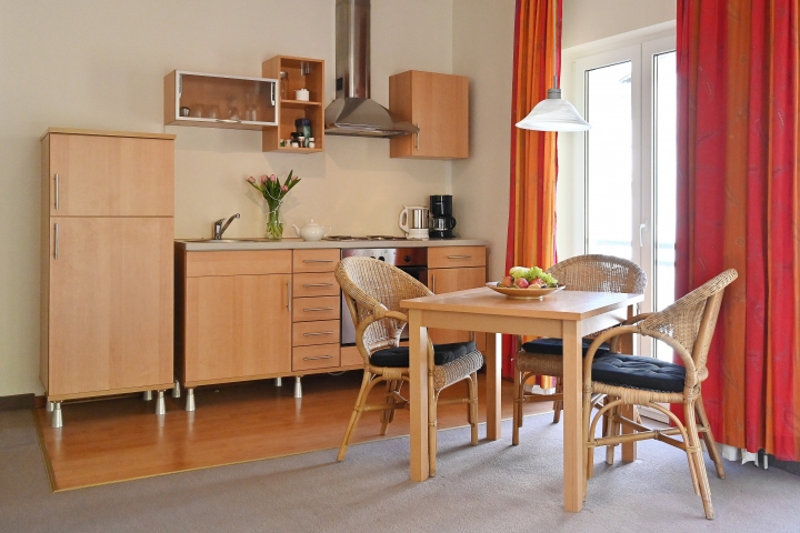 Küche: Hochstuhl und Babybett kostenlos