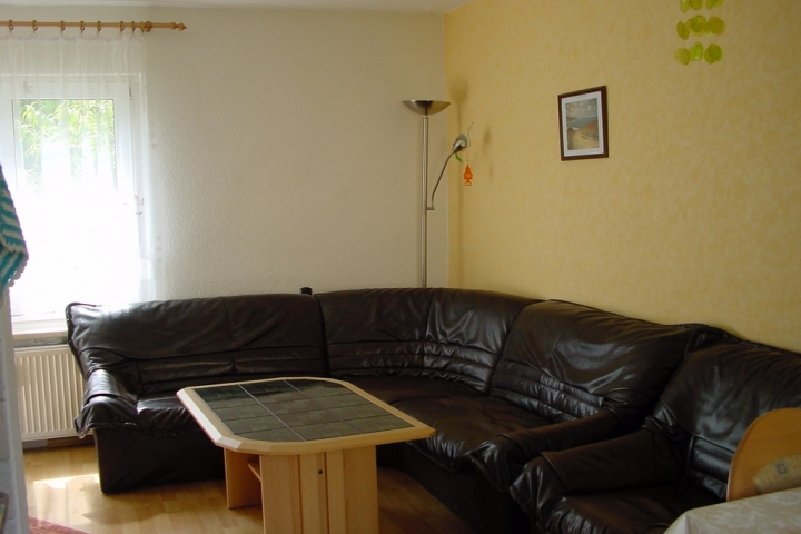 Das Wohnzimmer der Wohnung 1 am Obstgarten.
