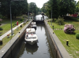 Die Kummersdorfer Schleuse
mit Sportbooten