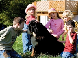 Kinder mit Laika