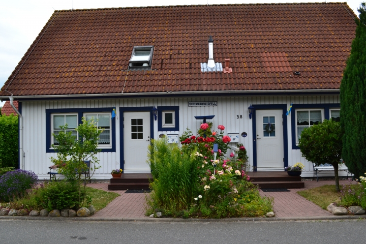 Eingang zu Ihrer Ferienwohnung (links)