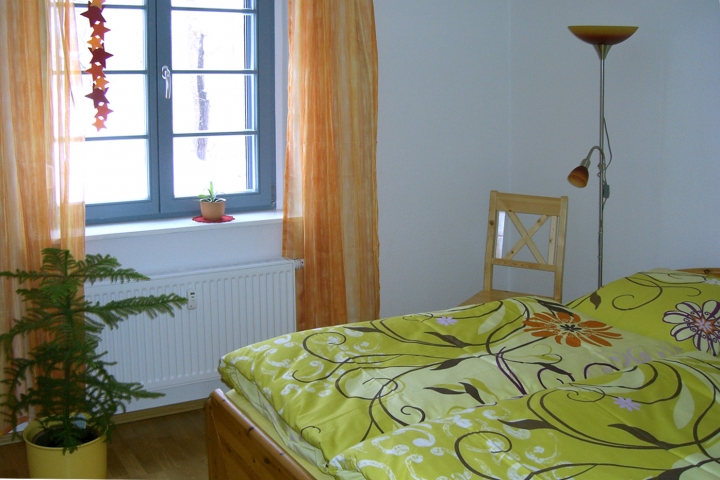 Schlafzimmer mit franz. Bett 1,40 m x 2,00 m