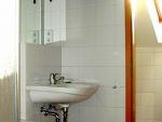 Bad mit Wanne und Duschabtrennung / WC separat