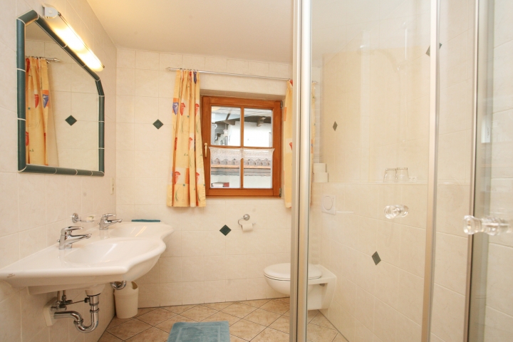 Bad im Komfortdoppelzimmer