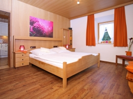 Schlafzimmer Zirbenstube im Erdgeschoss