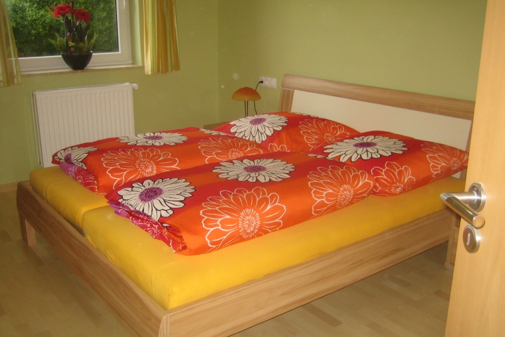 Schlafzimmer 1