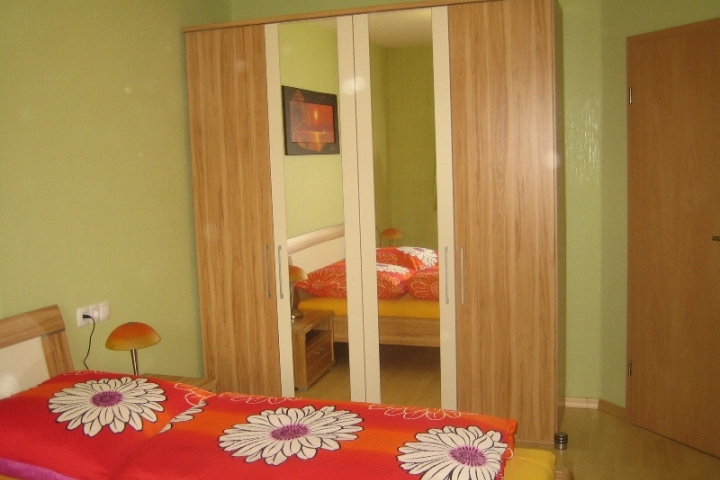 Schlafzimmer 1