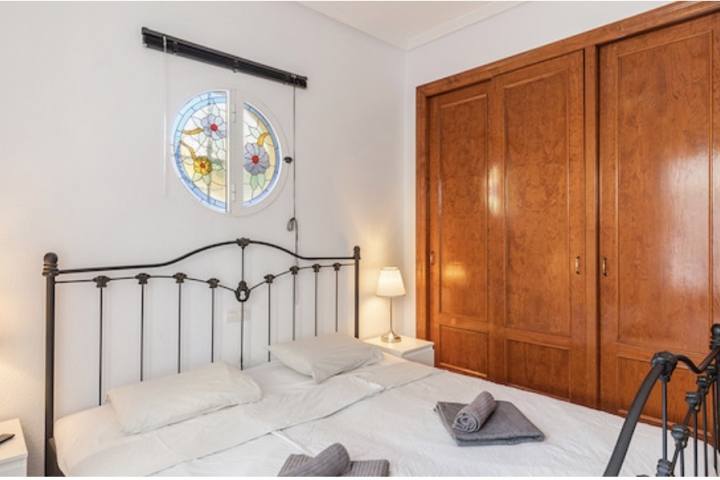 Schlafzimmer mit Einbauschrank