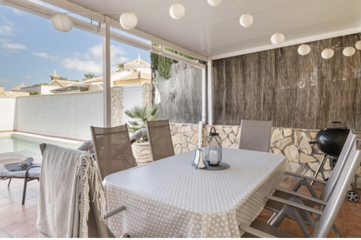 überdachte Terrasse