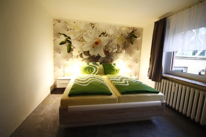 Schlafzimmer 1