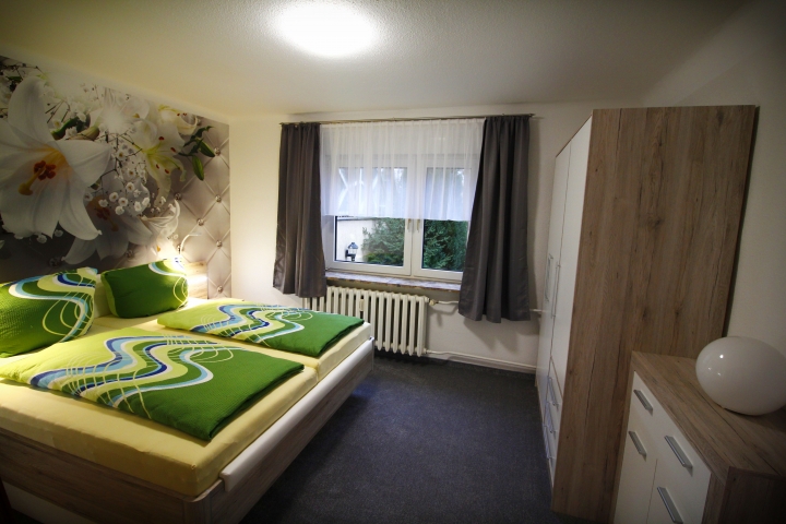 Schlafzimmer 1