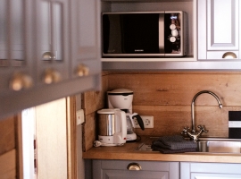gut ausgestattete Küche mit Filterkaffe- und Nespresso-Maschine 