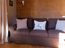 Schlaf-Sofa im Wohn-und Essraum bietet Platz für zwei Personen 