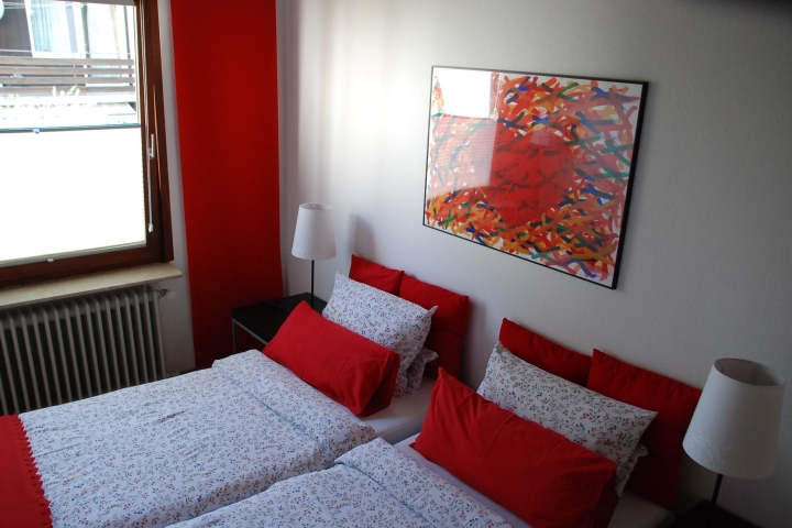 Kleines Schlafzimmer, Blick in Nachbars Garten