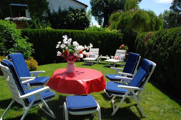 Sitzplatz zum Kaffeklatsch, Frühstücken im Garten.