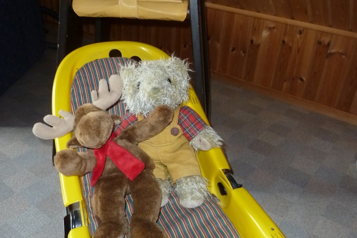 Kinderhochstuhl und Babywippe