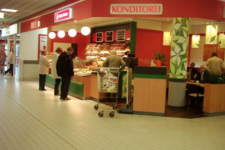 Ein Bio-Bäcker lädt Mo-Sa ab 7.00 Uhr zum Kaffee ein ©