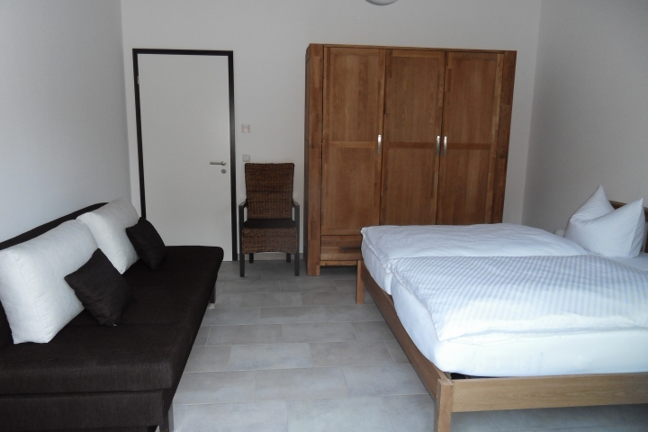 Schlafzimmer, Schlafcouch ausziehbar (150x200)