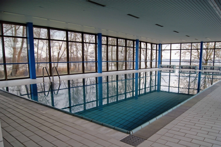 Das Schwimmbad mit Blick auf das Steinhuder Meer