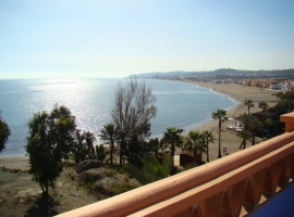 Blick von Dachterrasse auf Sandstrand