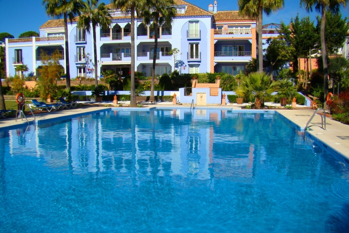 wunderschön gepflegter Garten mit 4 Pools