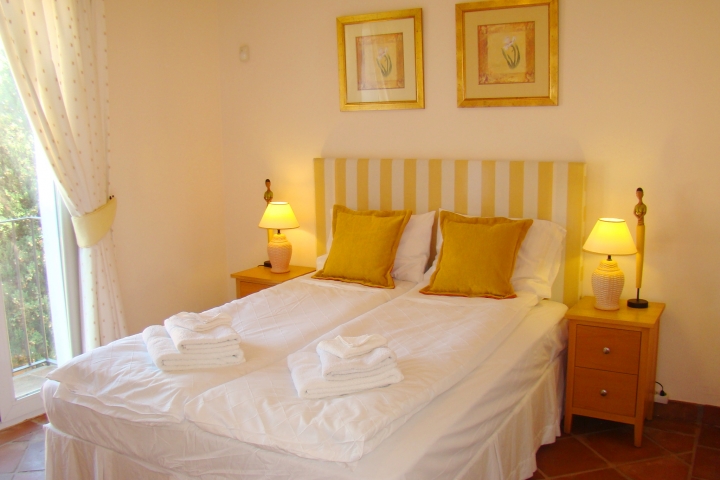 drittes Schlafzimmer mit eigenem en-suite Vollbad
