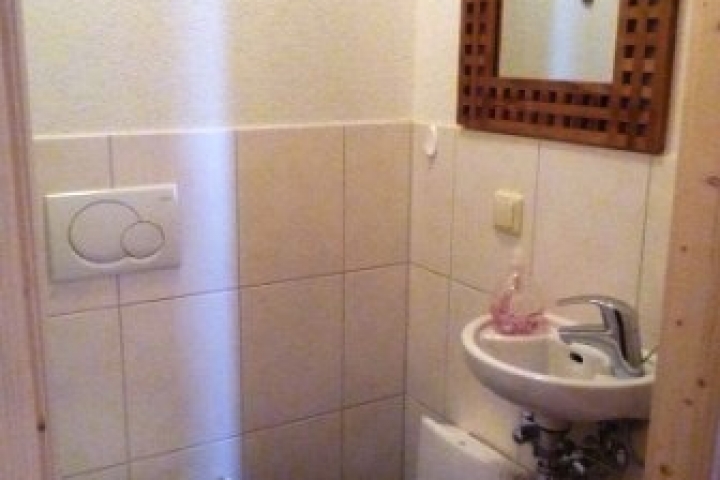 separates kleines WC im EG