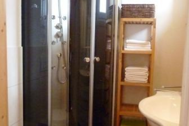 Dusche mit Massagedüsen