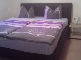 Schlafzimmer eins mit Ehebett Fewo 2