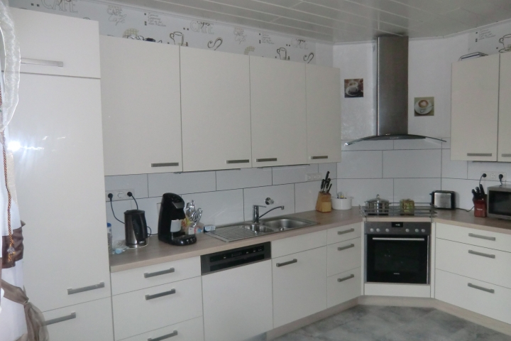 Küche- Ceranfeld-Backofen, Kühlschrank incl. Eisfach usw.
