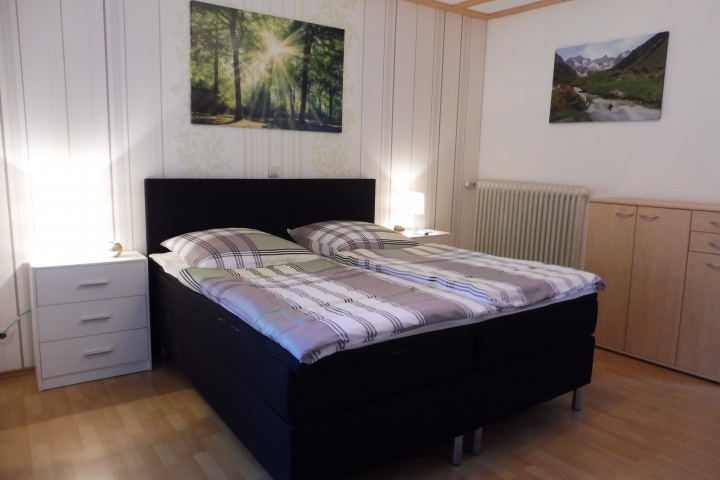 Schlafzimmer 1. OG.