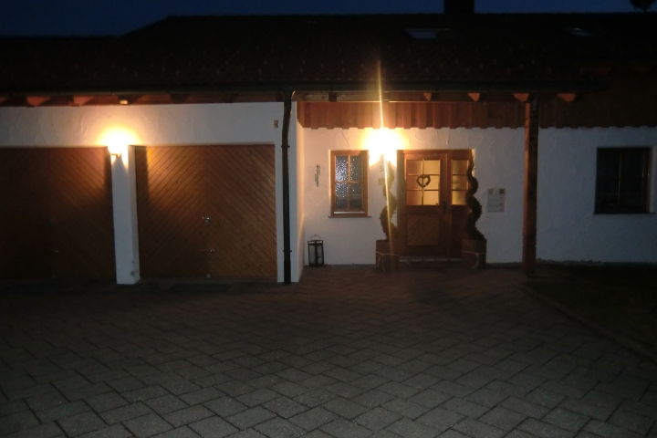 Hauseingang bei Nacht