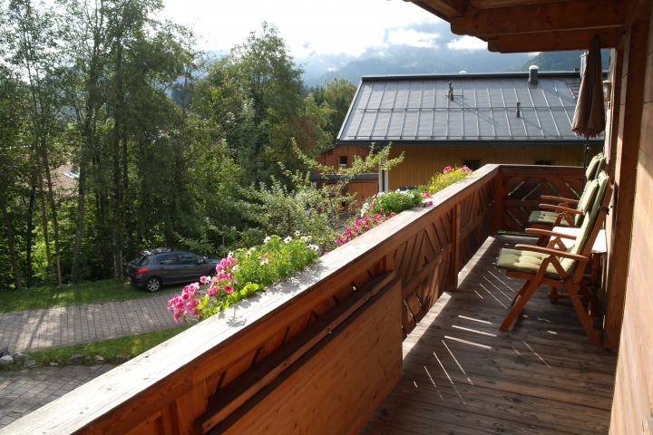 Balkon, Teilansicht, mit Blick nach Südosten im Sommer