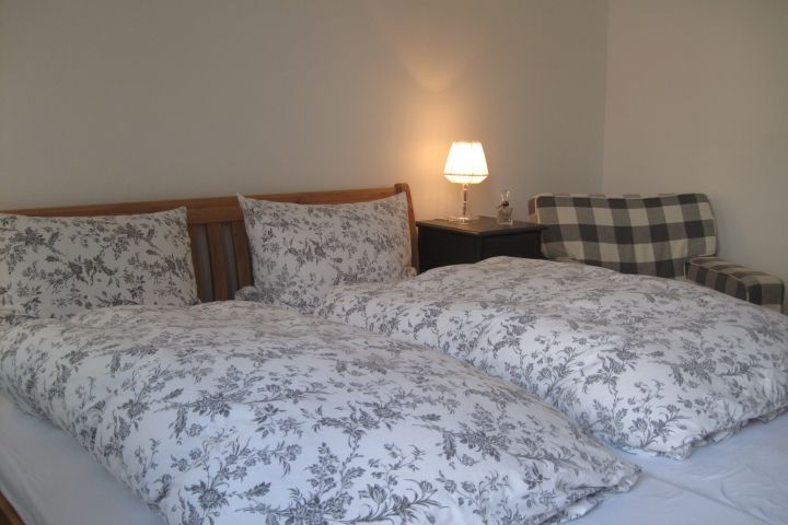 Schlafzimmer mit Doppelbett 180x200