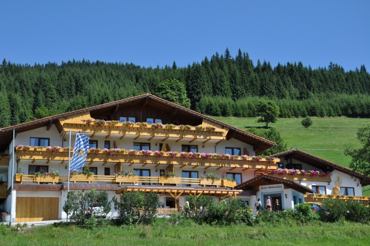 Landhaus Wildschütz Ferienwohnung Allgäu Tirol | Landhaus Wildschütz im Sommer