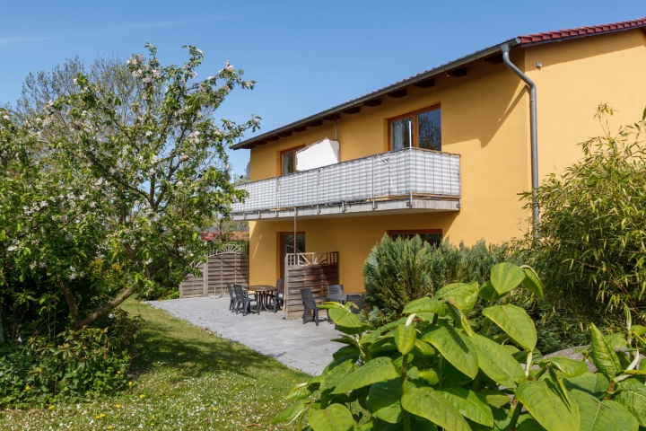 Zur Ferienwohnung gehört ein Balkon oder eine Terrasse