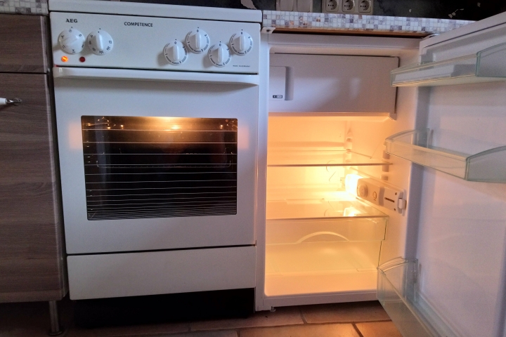 Backofen und Kühlschrank mit Frostfach