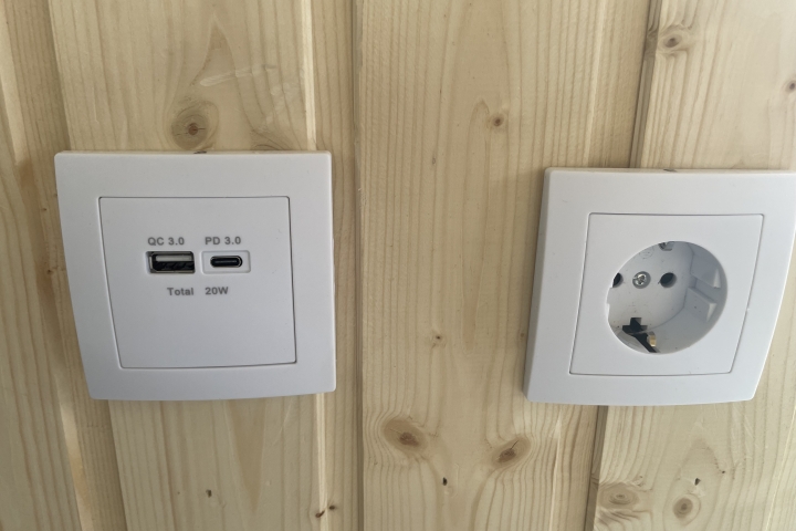 Für eure Handys ... USB und C Stecker Steckdose